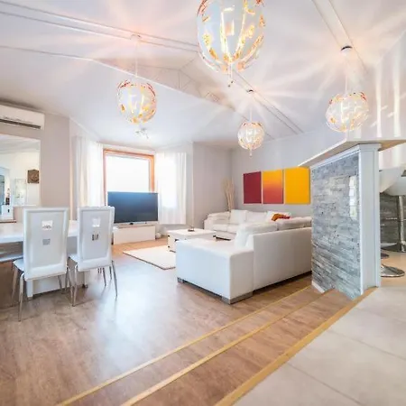 Дом отдыха Sleeps 6 Wifi *